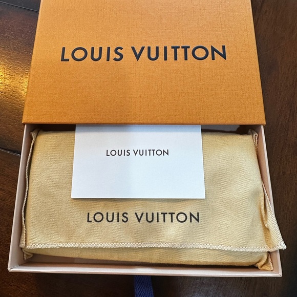 Louis Vuitton red Empreinte leather wallet- ALL INCLUSIVE and No Callouts - Picture 3 of 10